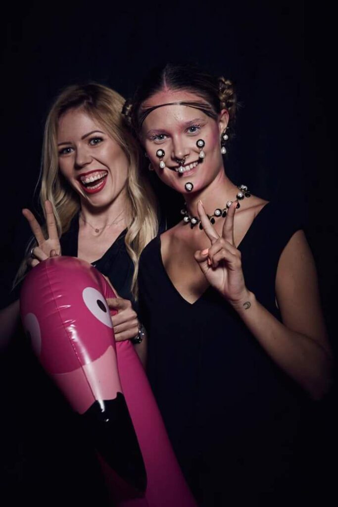 Kobiece warsztaty makijażu w klimatycznej przestrzeni – wiedza, technika i realne wskazówki do zastosowania na co dzień.